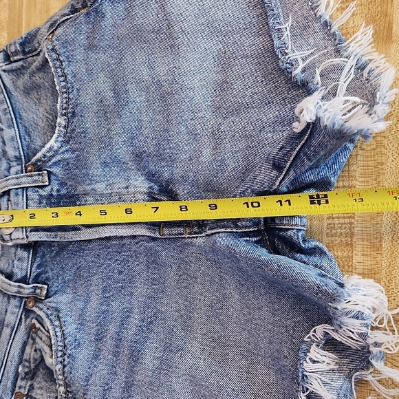 Agolde Distressed Blue Jean Shorts, Size 24 - Picture 8 of 10